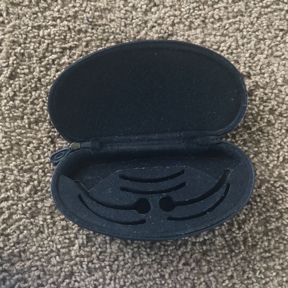 Oakley sunglasses case, GUC - Picture 2 of 2